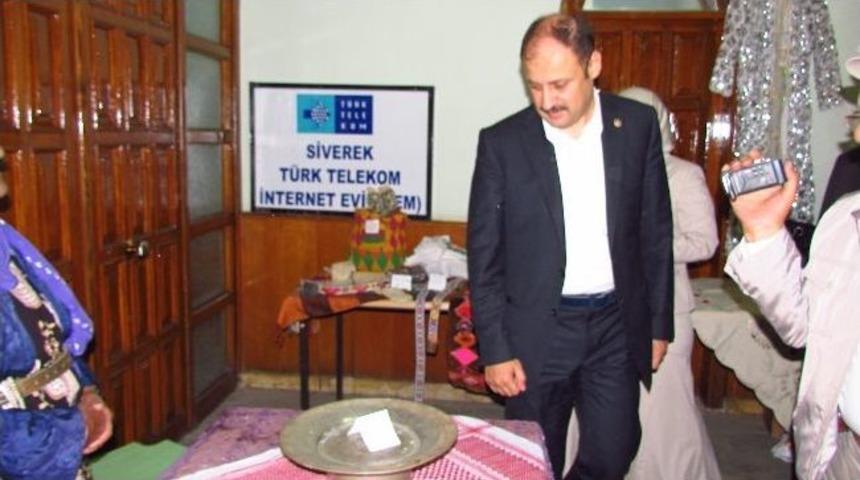 G&uuml;lpınar Geleneksel Ev Ara&ccedil;ları Sergisini Gezdi