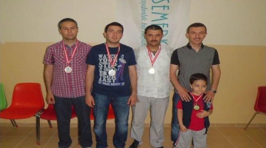 Masa Tenisi Ve Futbol Turnuvası Sona Erdi