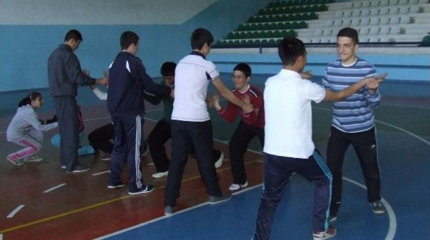 D&uuml;nya &Uuml;&ccedil;&uuml;nc&uuml;s&uuml;n&uuml;n A&ccedil;tığı Kursa B&uuml;y&uuml;k İlgi