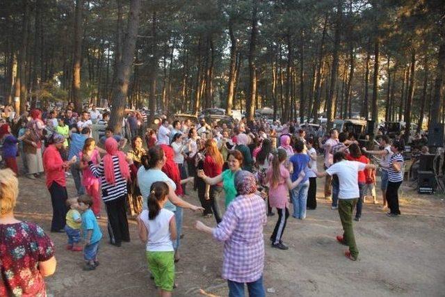 İstanbul’daki Karahallılılar Keşkek Pikniği’nde Buluştu