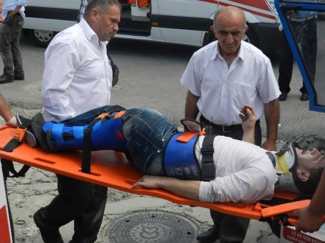 Trakt&ouml;r İle Motosiklet &Ccedil;arpıştı: 2 Yaralı