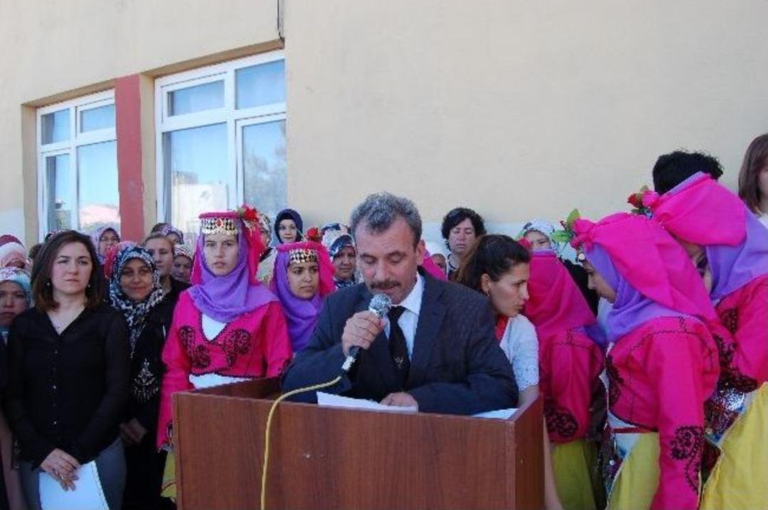 Kursiyerler Sergi A&ccedil;ılışı Ger&ccedil;ekleştirdi