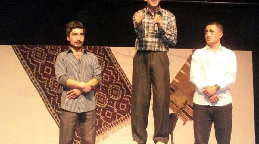 Bitlis Şivesiyle Tiyatro Oyunu Sahnelendi