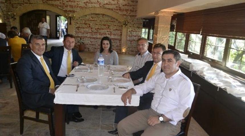 Sarı Liste&rsquo;den Kutlama Yemeği