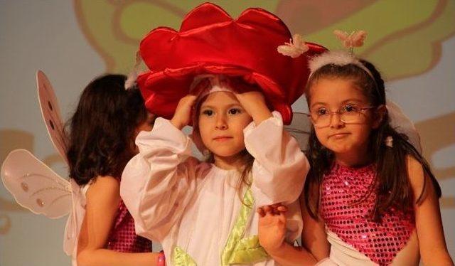 &Ccedil;ocuklar Evi Yılsonu G&ouml;sterisi Ger&ccedil;ekleşti 3