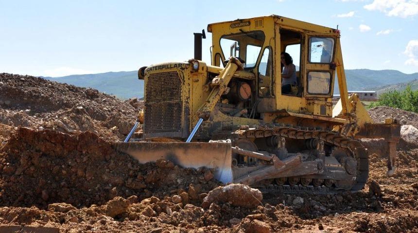 Turizm Mezunu Bayan, Iş Bulamayınca Dozer Operat&ouml;r&uuml; Olmaya Karar Verdi