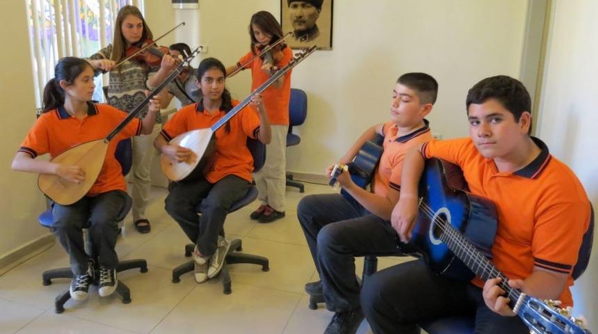 S&ouml;ke &Ouml;zel G&uuml;ven Koleji Yıl Sonu Karma Resim Sergisi A&ccedil;tı