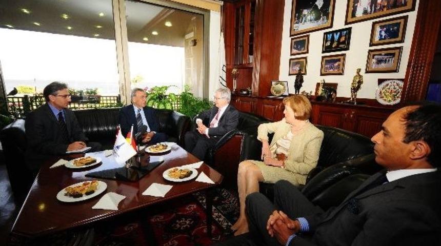 Kardeş Kent Belediye Başkanı İzmir&rsquo;de