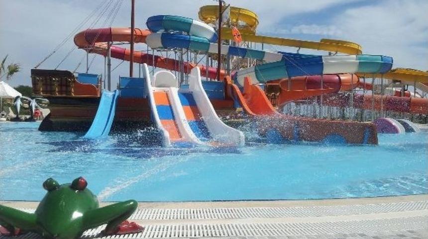 B&ouml;lgenin En B&uuml;y&uuml;k Aquaparkı Hizmete Girdi