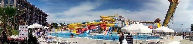 B&ouml;lgenin En B&uuml;y&uuml;k Aquaparkı Hizmete Girdi 1