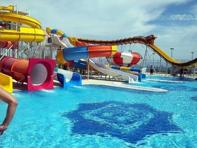 B&ouml;lgenin En B&uuml;y&uuml;k Aquaparkı Hizmete Girdi 2
