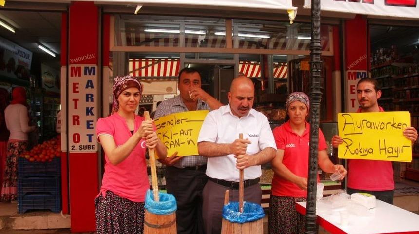 'Alkole Hayır Ayrana Evet' Dedi, Bedava Ayran Dağıttı