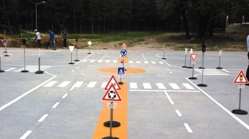 &Ccedil;ocuklara Trafik Eğitim Pisti