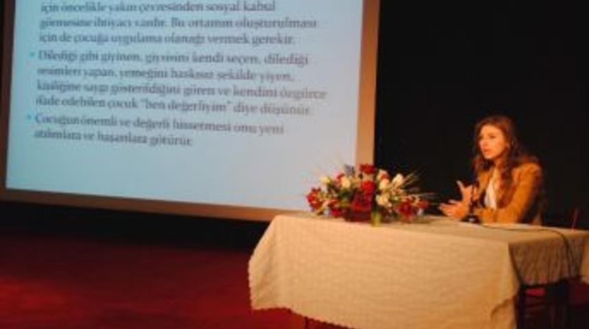Tavşanlı'da 'aile İ&ccedil;i İletişim' Konferansı