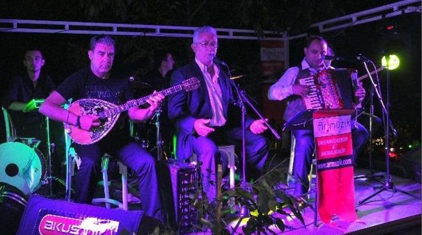 Edirneli M&uuml;zisyen Evrim Kaşık&ccedil;ı İle Yunan M&uuml;zisyen Gregoris Apostolidis Karaağa&ccedil;&rsquo;ta Bir Dostluk Konseri Verdi