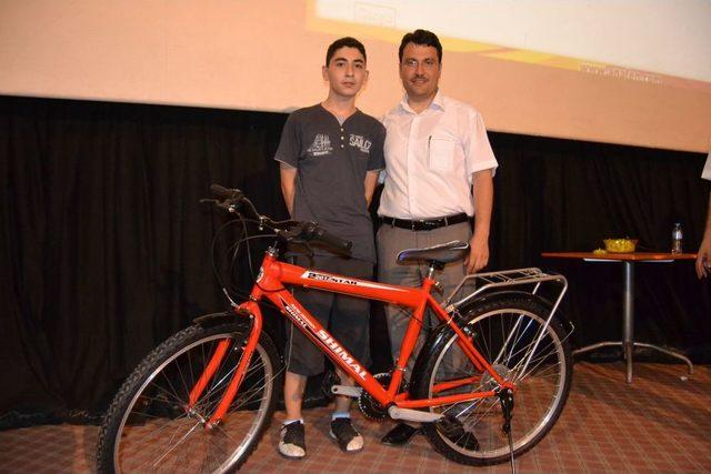 Işık Dershanesi Başarılı &Ouml;ğrencilerini &Ouml;d&uuml;llendirdi 2