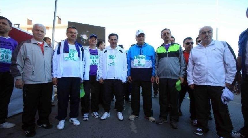 Başkan Karaosmanoğlu &Ccedil;ayırova Maratonu'na Katıldı