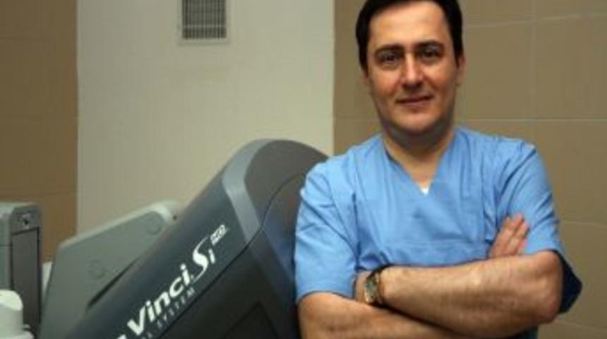 T&uuml;rk Cerrah, Amerika&rsquo;da Robotik Cerrahiyi Anlattı