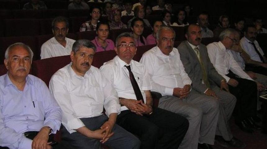 Şiir Yarışmasında Dereceye Giren &Ouml;ğrencilere T&ouml;renle &Ouml;d&uuml;lleri Verildi