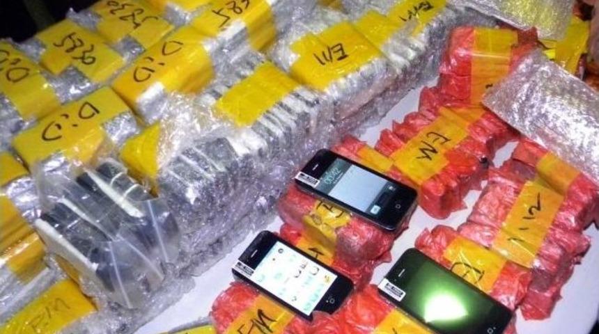 Atat&uuml;rk Havalimanı'nda 9 Bin 900 Ka&ccedil;ak Cep Telefonu Ele Ge&ccedil;irildi