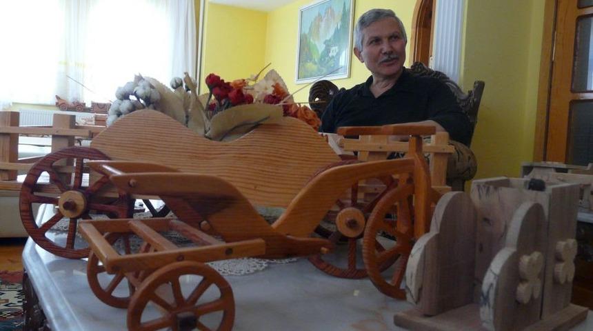 Hobi I&ccedil;in Yaptığı Ahşap Oyuncakları L&ouml;semili &Ccedil;ocuklar I&ccedil;in Satacak