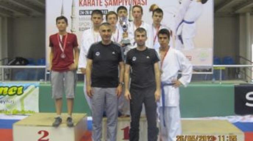 Kağıtsporlu Karateciler T&uuml;rkiye 3.'s&uuml; Oldu