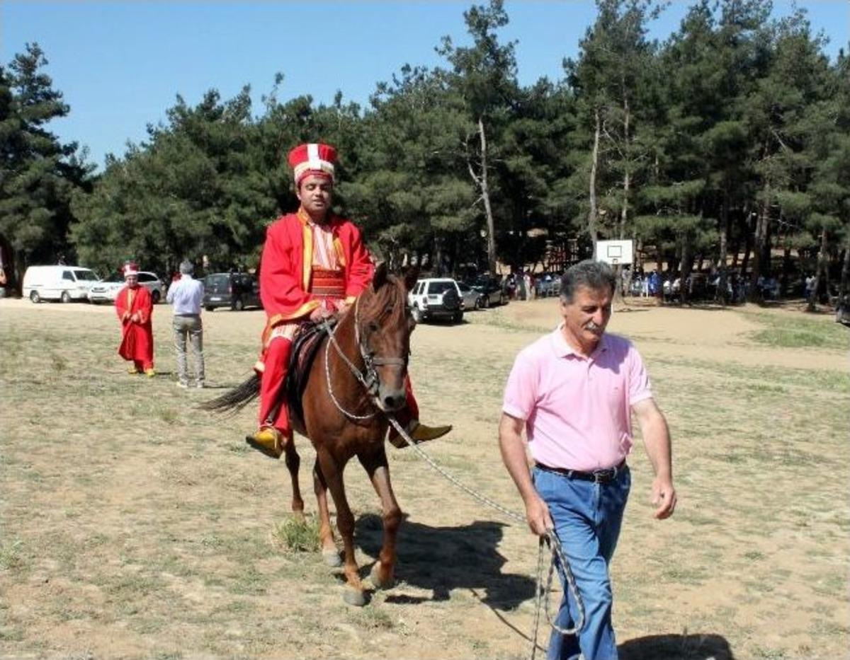 Zihinsel Engelli &Ccedil;ocuklar Atla Engelleri Aşıyor