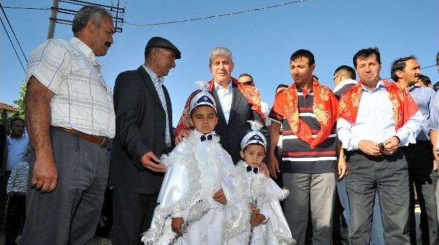 Vali Mehmet Ufuk Erden K&ouml;yleri Gezdi