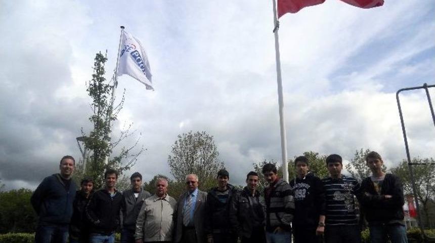 Mimar Sinan End&uuml;stri Meslek Lisesi Hollanda&rsquo;da T&uuml;rk Bayrağını Dalgalandırıyor