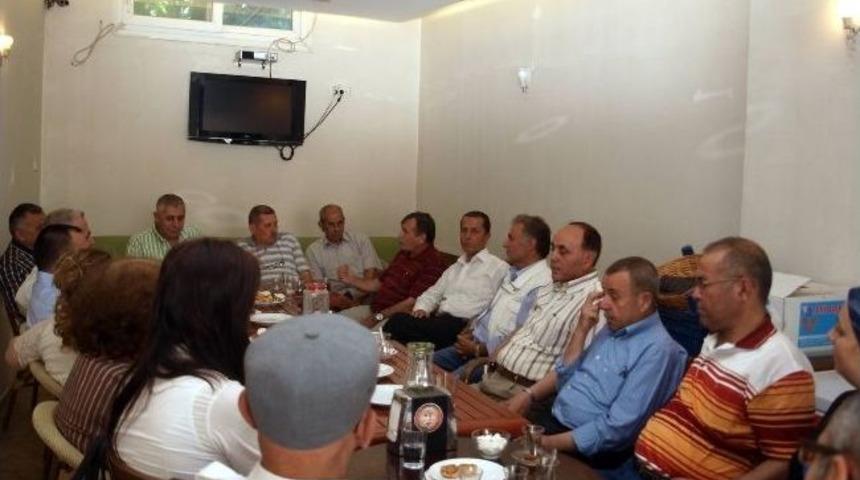 Y&uuml;ksel, Sanat Dostları İle Bir Araya Geldi