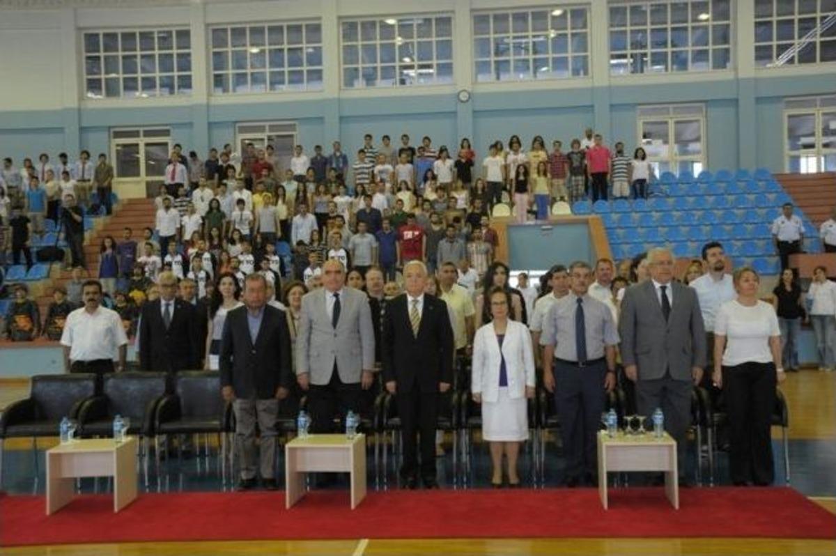 Dokuz Eyl&uuml;l &Uuml;niversitesi, Sporcularını Madalya İle &Ouml;d&uuml;llendirdi