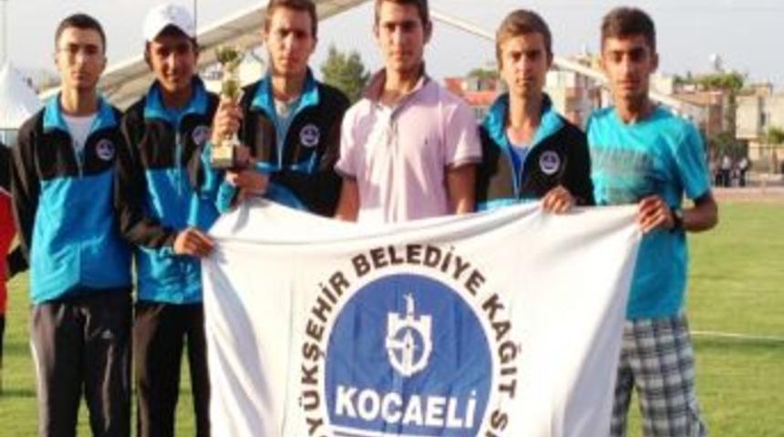 Yıldız Atletler T&uuml;rkiye &Uuml;&ccedil;&uuml;nc&uuml;s&uuml; Oldu