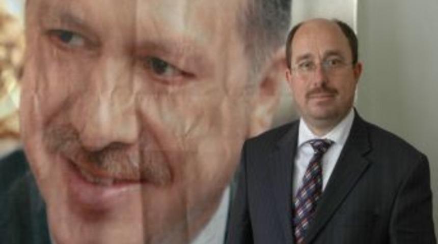 Ak Parti Fo&ccedil;a İl&ccedil;e Başkanı Kadir &Ouml;zgirgin: