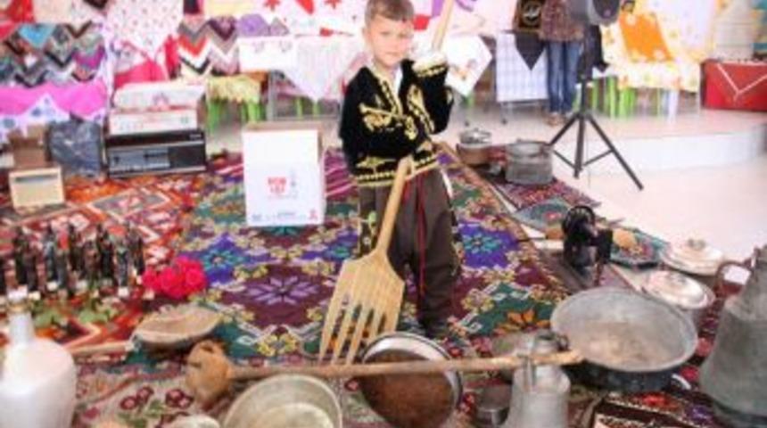 G&uuml;lnarlı Kadınlar El Emeği G&ouml;z Nuru Eserlerini Sergiledi