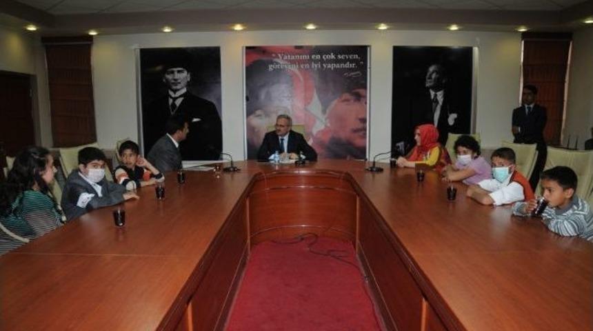 Vali Karaloğlu L&ouml;semili &Ccedil;ocukları Kabul Etti