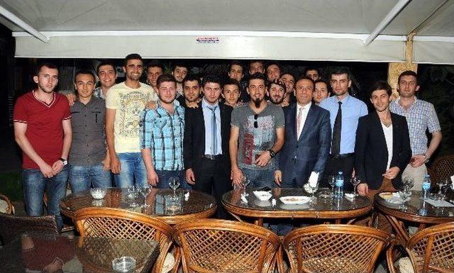 Başkan Genç, Ak Parti’li Gençlerle Bir Araya Geldi