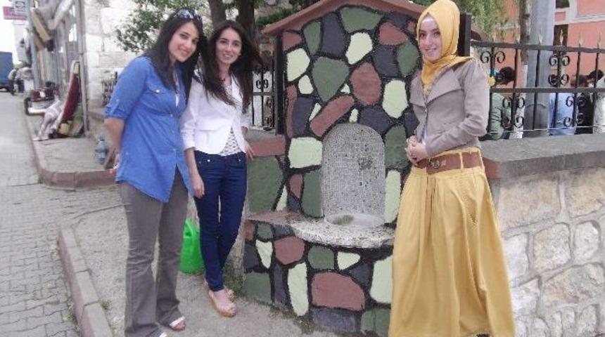 &Ouml;ğrenciler, Cami Etrafını &Ccedil;i&ccedil;eklendirdi