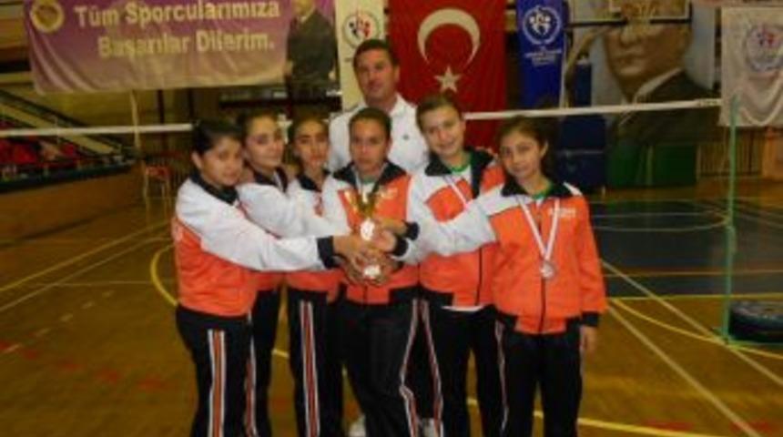 Adana Mehmet Adil İkiz Ortaokulu Kız Takımı, Badmintonda T&uuml;rkiye &Uuml;&ccedil;&uuml;nc&uuml;s&uuml; Oldu