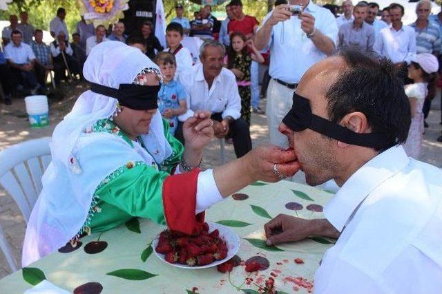 Çilek Şenliğinden Renkli Görüntüler