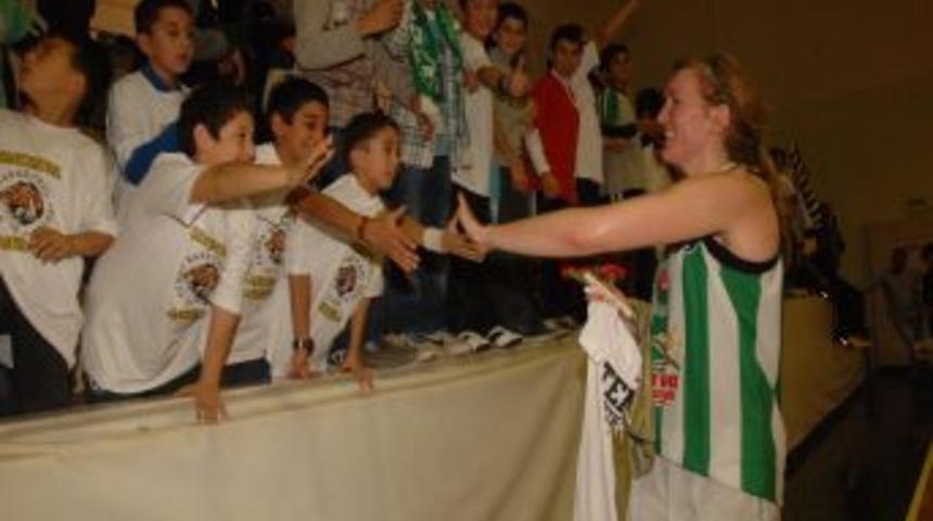 Ceyhan Belediyespor, ABD'li Carolyn Swords Ile Yeniden Anlaştı