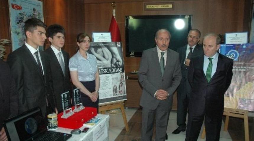 Vali &Ouml;zt&uuml;rk Tubitak Yarışmasında Dereceye Giren &Ouml;ğrencileri &Ouml;d&uuml;llendirdi