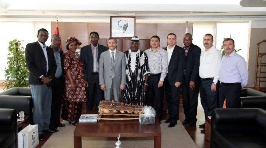 Burkina Faso&rsquo;dan Başkan Tahmazoğlu&rsquo;na Ziyaret