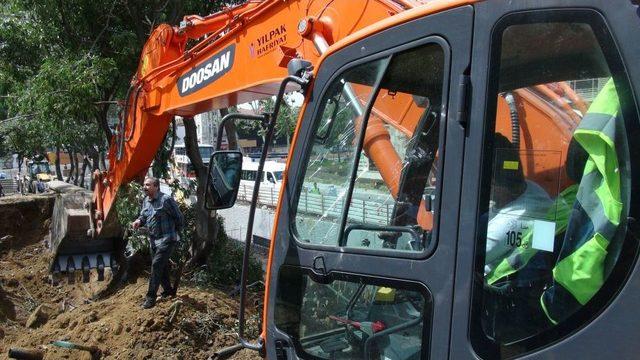 Sırrı S&uuml;reyya &Ouml;nder kep&ccedil;enin &ouml;n&uuml;ne atladı 2