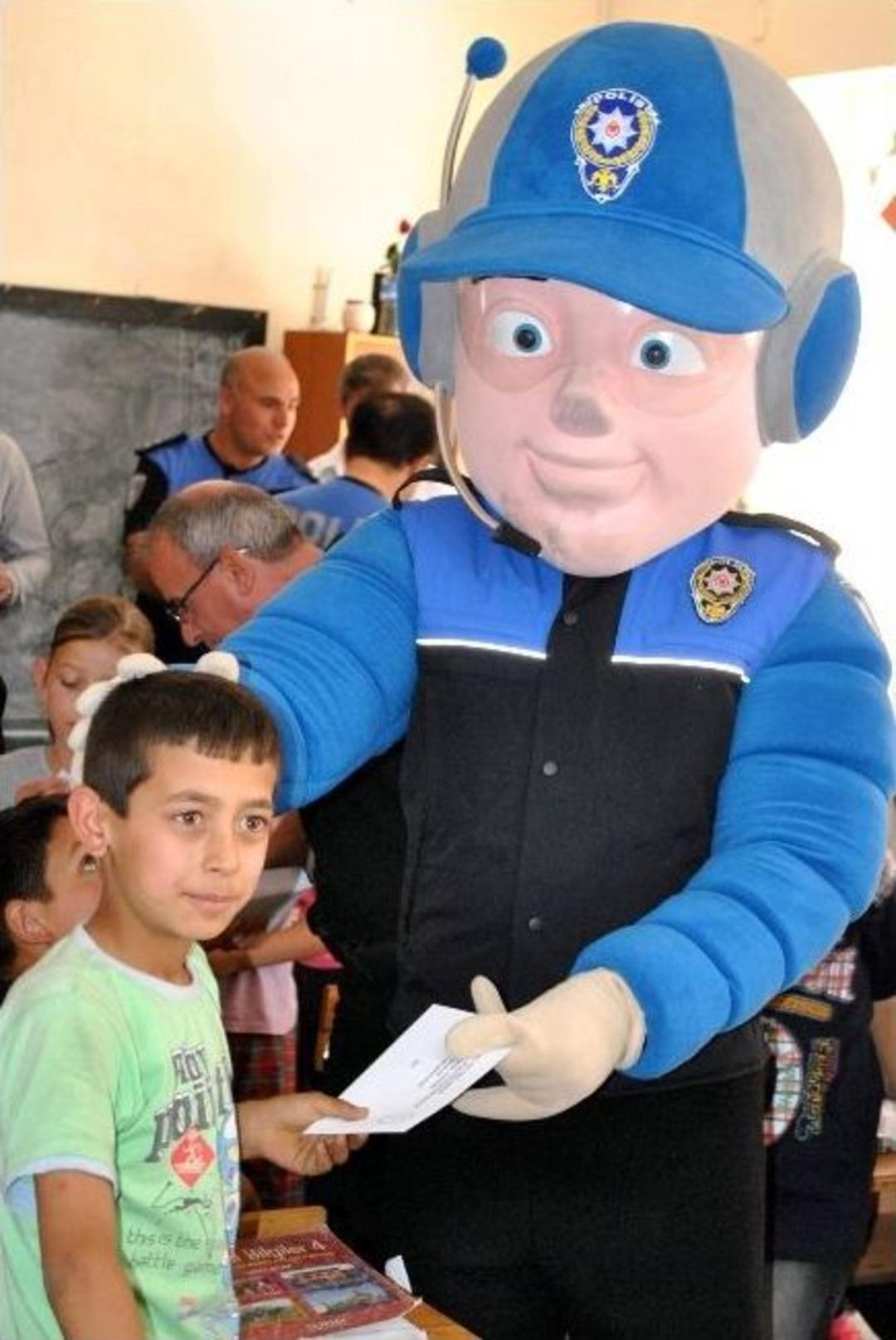 Polican 25 Bin Minikle Mektup G&ouml;nderdi