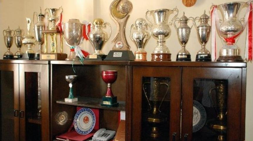 Dostluk Ma&ccedil;ına Fenerbah&ccedil;e Ve Beşiktaş Taraftarlarından Destek