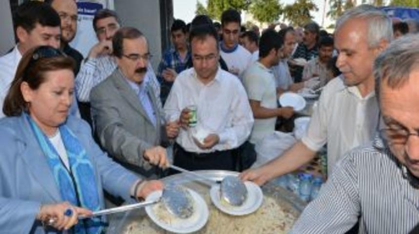 Vali Coş, İmam Hatip Lisesi Mezunlarının Pilav G&uuml;n&uuml;ne Katıldı