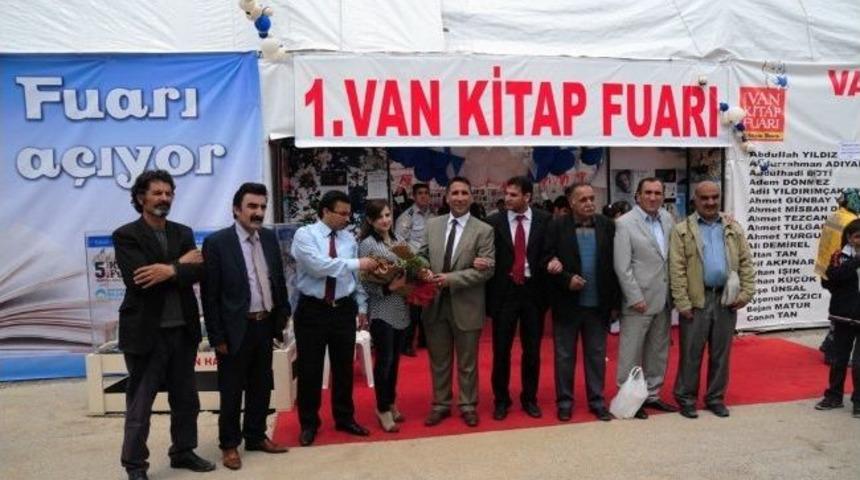 Vanlı Yazarlardan Yayınevi Sahiplerine G&uuml;l