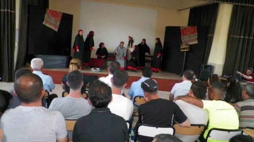 Perde Mahkumlar İ&ccedil;in A&ccedil;ıldı