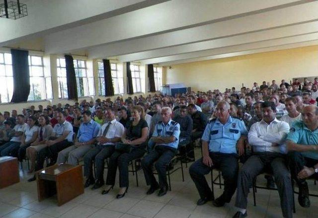 Perde Mahkumlar İçin Açıldı