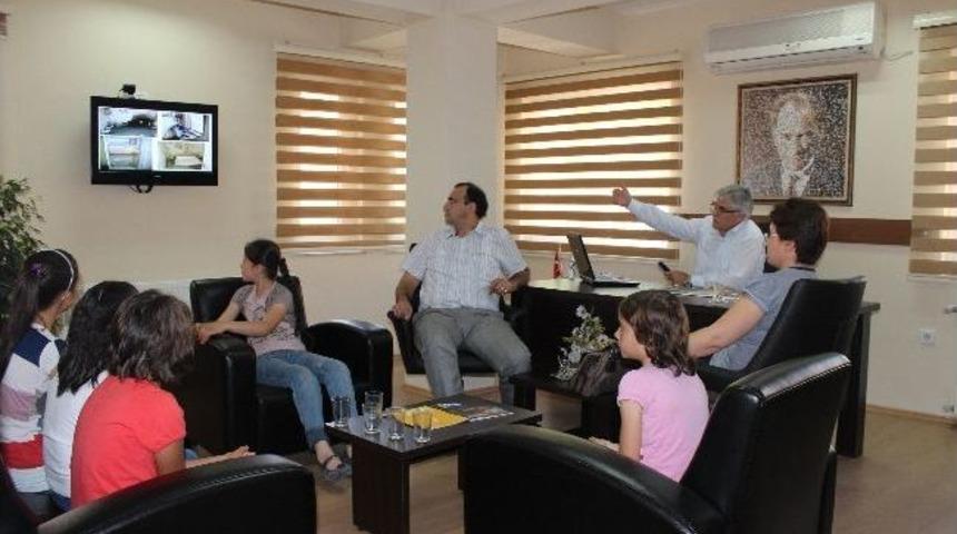 İlkokul &Ouml;ğrencilerinden Anlamlı Davranış